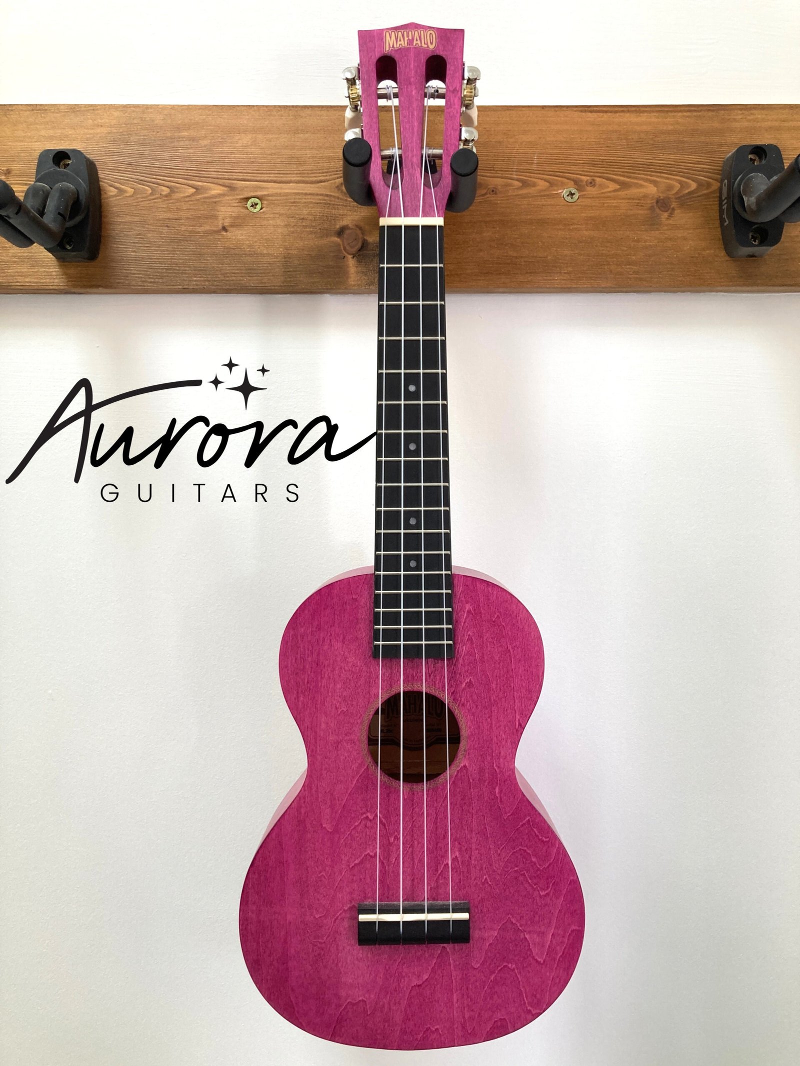 Mahalo Island Concert Ukulele with bag